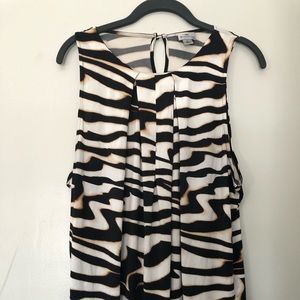 Sleeveless print shirt